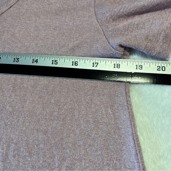 Studio B By Bobeau Womens M Blouse V Neck Short Sleeve Dusty Pink Raw Edges - Picture 6 of 7